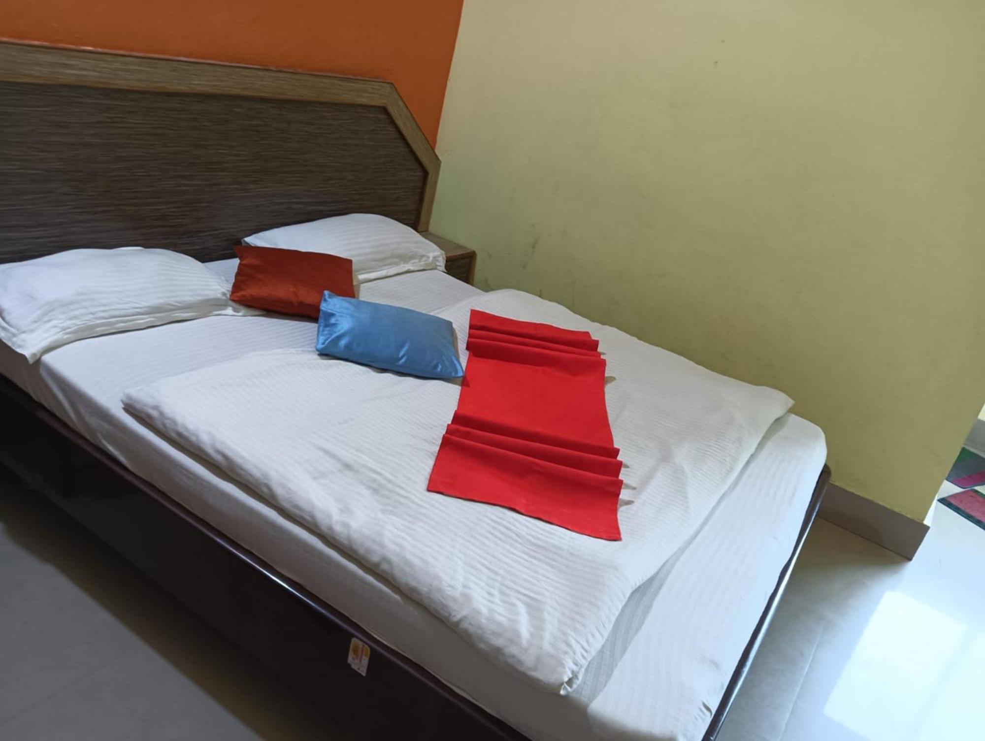 Hotel D2 Holiday Inn -Near Niladri Sea Beach - Puri - Official Verified Exterior foto