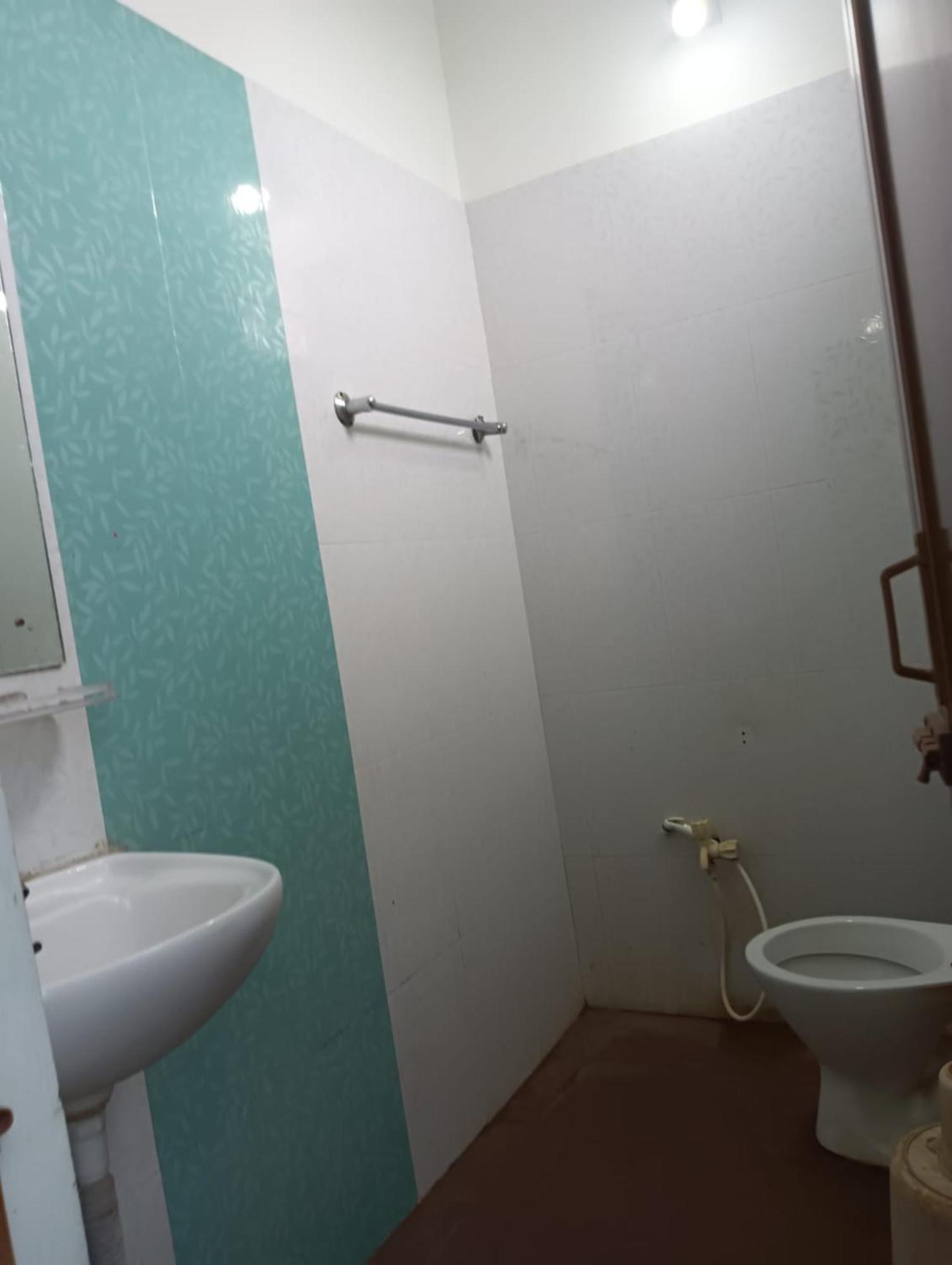 Hotel D2 Holiday Inn -Near Niladri Sea Beach - Puri - Official Verified Exterior foto